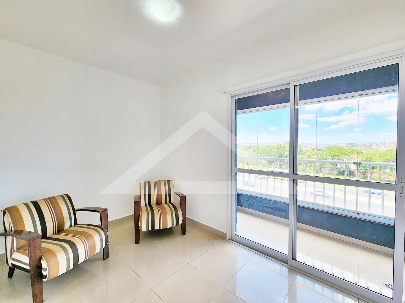 Alugar Apartamento / Padrão em Ribeirão Preto R$ 1.500,00 - Foto 1