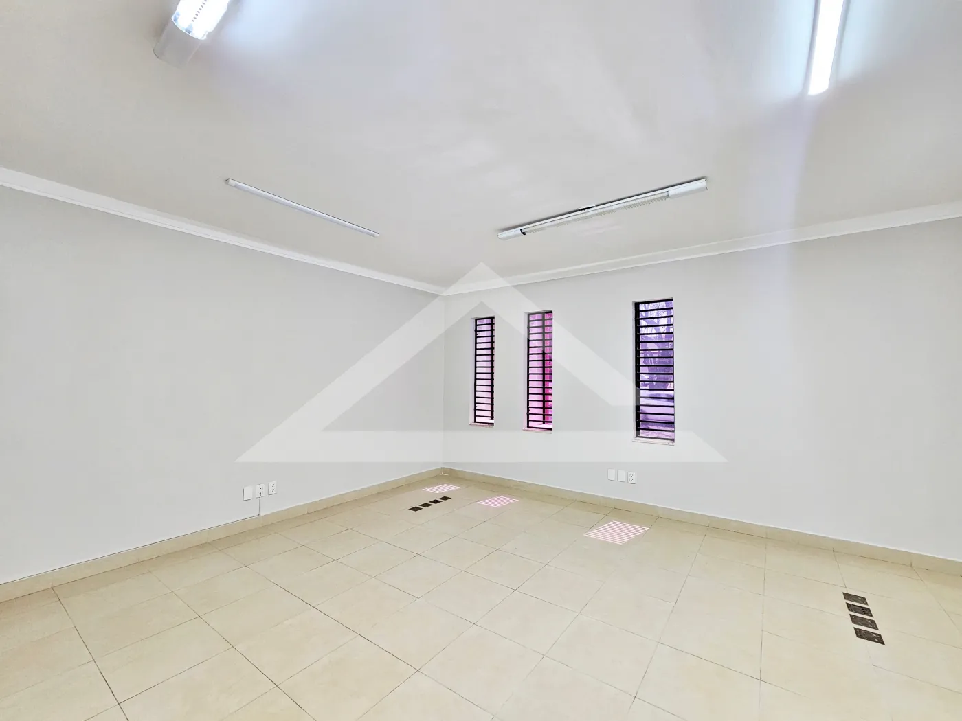Alugar Comercial / Sala em Ribeirão Preto R$ 1.300,00 - Foto 1