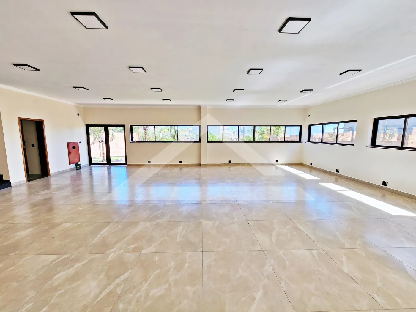 Alugar Comercial / Galpão em Cravinhos R$ 27.000,00 - Foto 4