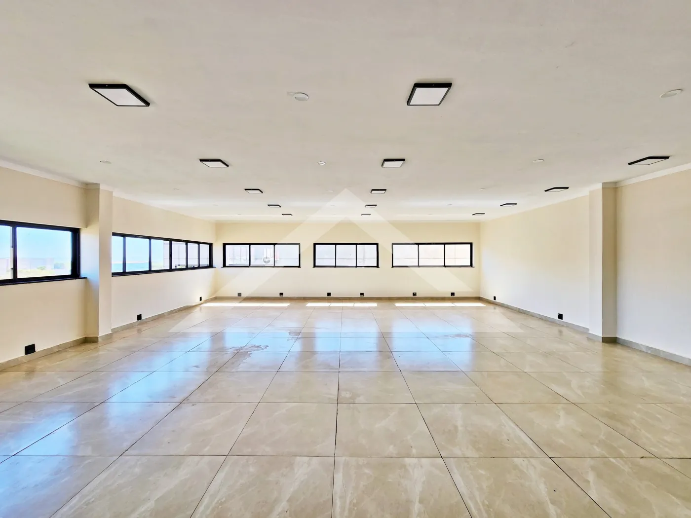 Alugar Comercial / Galpão em Cravinhos R$ 27.000,00 - Foto 7