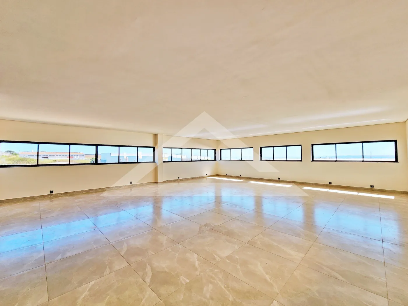 Alugar Comercial / Galpão em Cravinhos R$ 27.000,00 - Foto 14