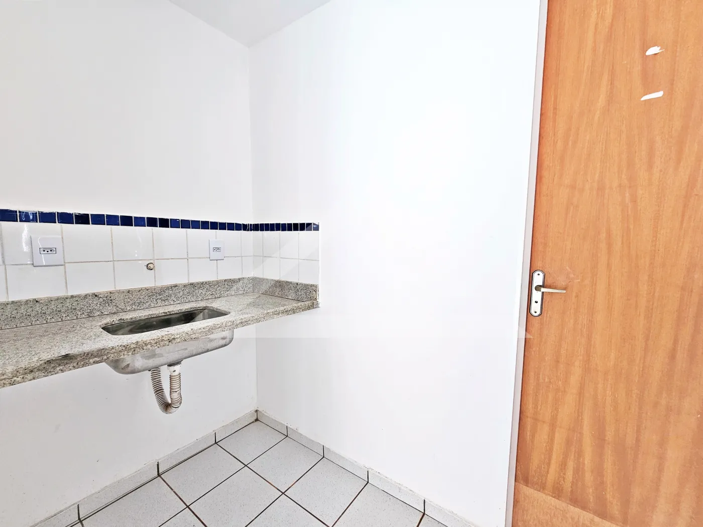Alugar Comercial / Imóvel Comercial em Ribeirão Preto R$ 1.490,00 - Foto 4