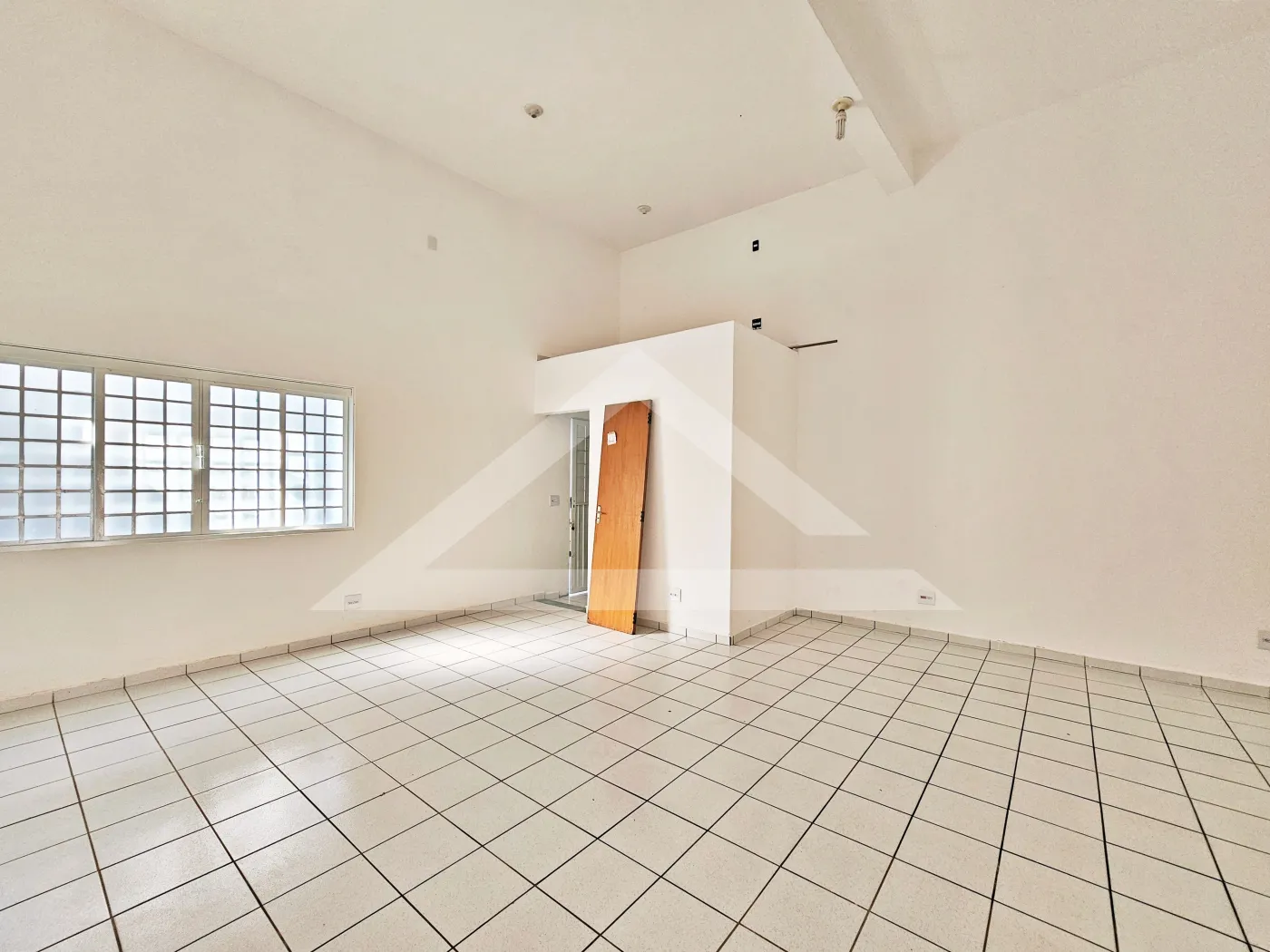 Alugar Comercial / Imóvel Comercial em Ribeirão Preto R$ 1.290,00 - Foto 2