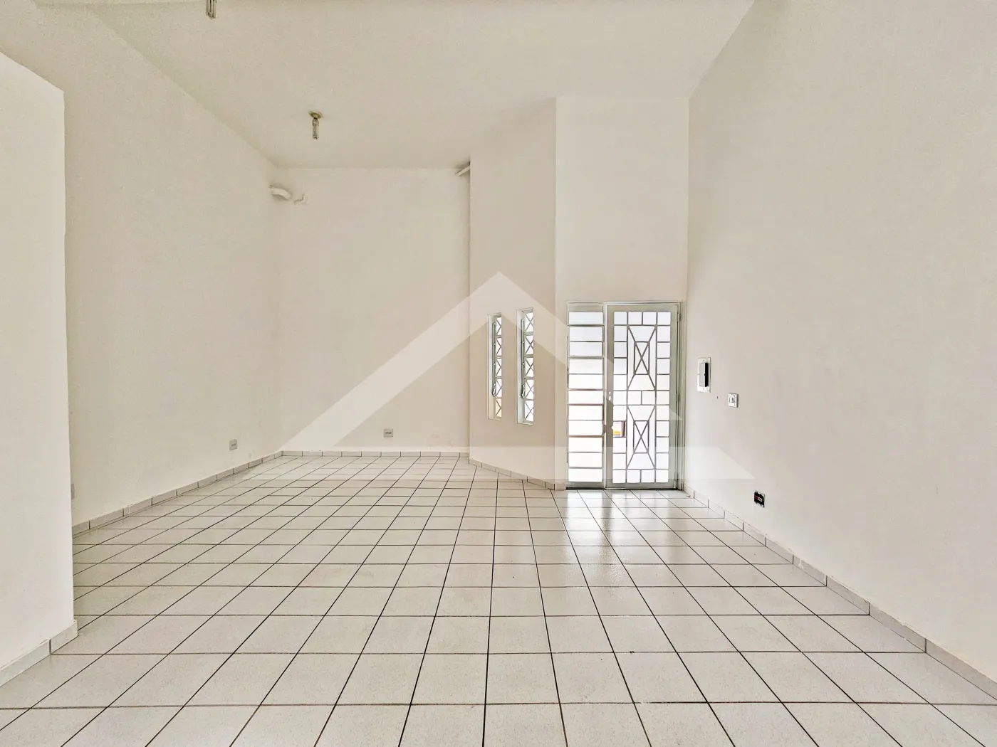 Alugar Comercial / Imóvel Comercial em Ribeirão Preto R$ 1.290,00 - Foto 3