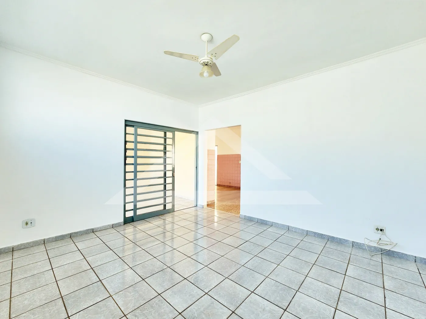 Alugar Casa / Térrea Padrão em Ribeirão Preto R$ 1.700,00 - Foto 1