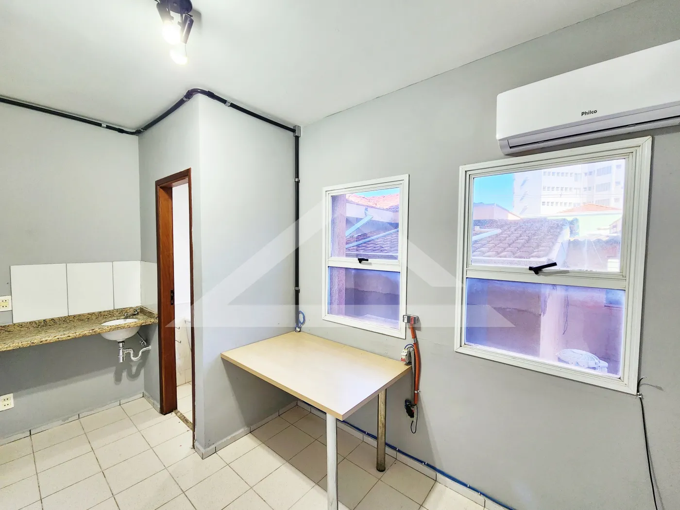 Alugar Comercial / Sala em Ribeirão Preto R$ 700,00 - Foto 4